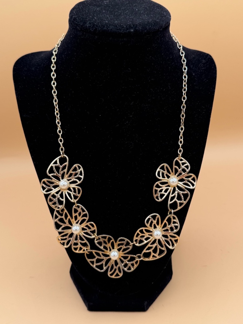 Gold Floral Faux Pearl Accent Necklace - Women Jewelry